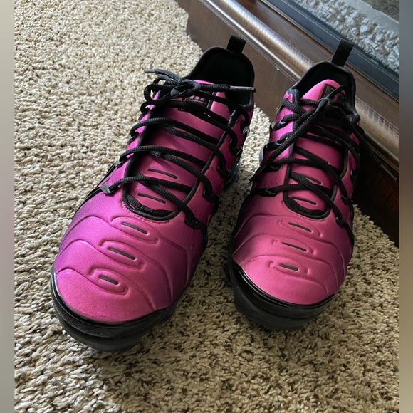 NIKE AIR VAPORMAX PLUS ACTIVE FUSHIA/BLACK - Picture 7 of 10